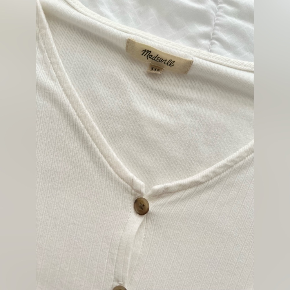 Madewell Ribbed Button-Front V-Neck Tee - Picture 5 of 8